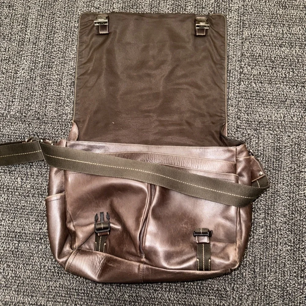 Coach Leatherware Messenger Crossbody Dark Brown Laptop Bag X